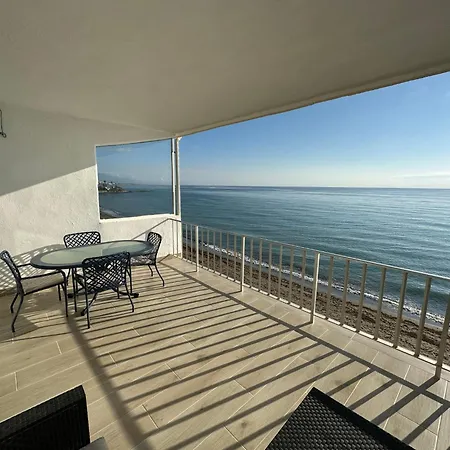 Beachfront, Floor Corner 2-bed, Paseo Lejlighed Estepona