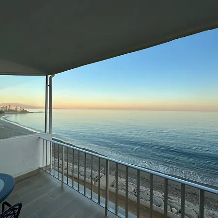 Beachfront, Floor Corner 2-bed, Paseo *