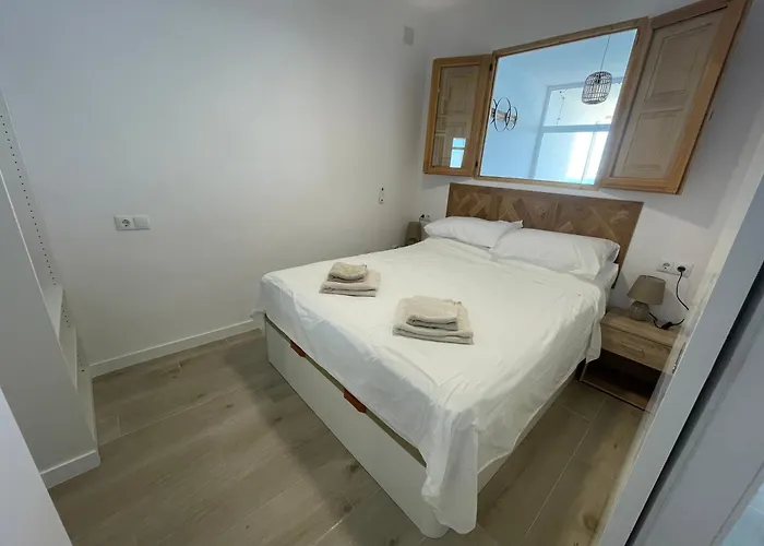 Beachfront, Floor Corner 2-bed, Paseo