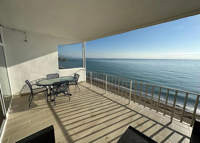 Beachfront, Floor Corner 2-bed, Paseo Apartamento Estepona