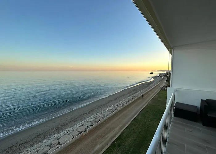 Beachfront, Floor Corner 2-bed, Paseo Apartamento