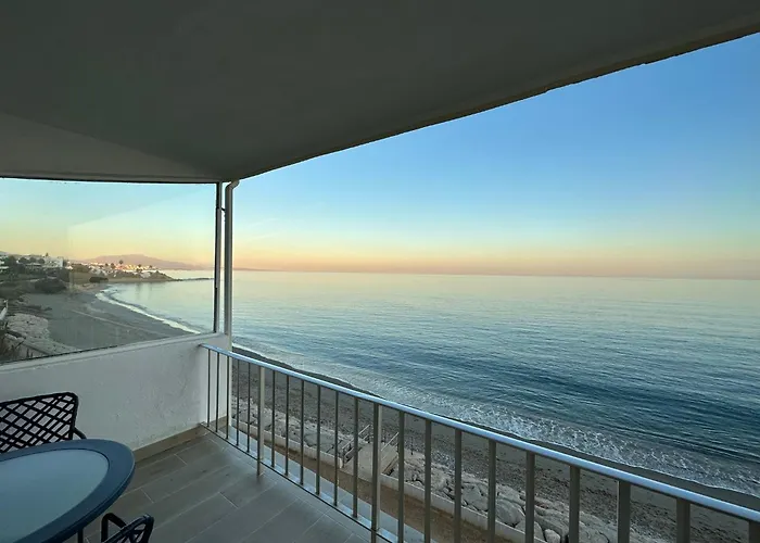 Beachfront, Floor Corner 2-bed, Paseo *